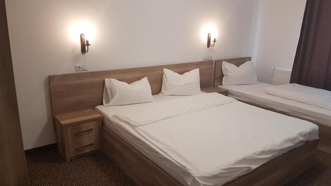 Pensiunea Catalina Haieu Ngoại thất bức ảnh